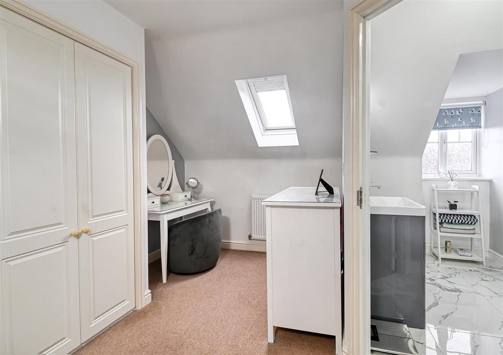 13 Hazledine Way-02.jpg