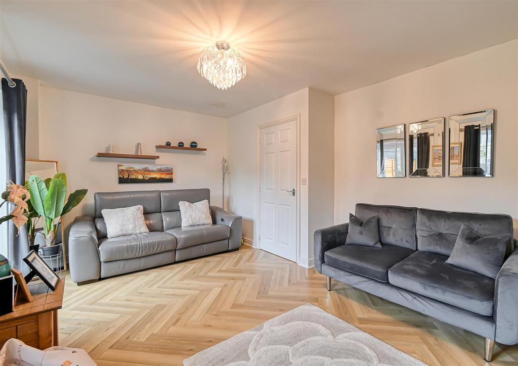 13 Hazledine Way-08.jpg