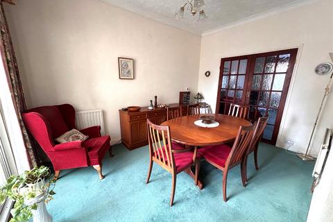 41 Tolworth Gardens, Romford, RM6 5TJ