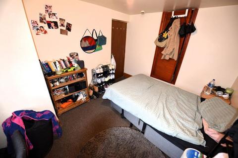 6 bedroom house to rent, 53 Manor Drive