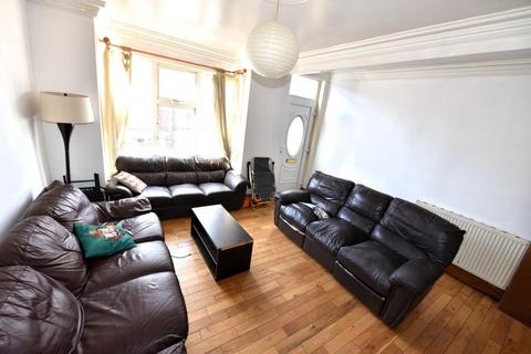 6 bedroom house to rent, 53 Manor Drive