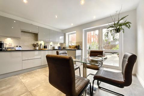 3 bedroom semi-detached house for sale, Lyons Road, Southport PR8