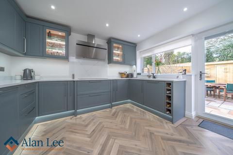 2 bedroom detached bungalow for sale, Valley Road, Macclesfield, SK11 8NX