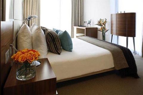 1 bedroom property for sale, Park Plaza County Hall, South Bank SE1