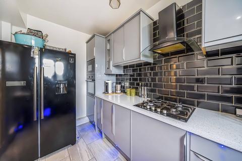 2 bedroom flat for sale, Weir Road, Balham, London, SW12