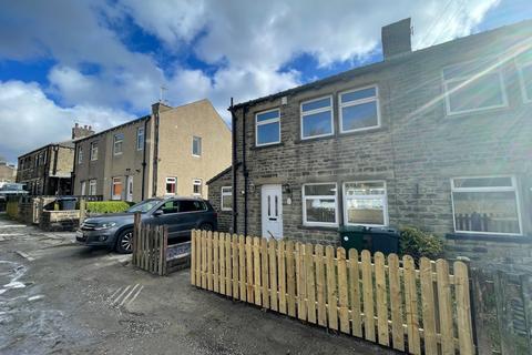 3 bedroom terraced house to rent, Elizabeth Street, Oakworth BD22