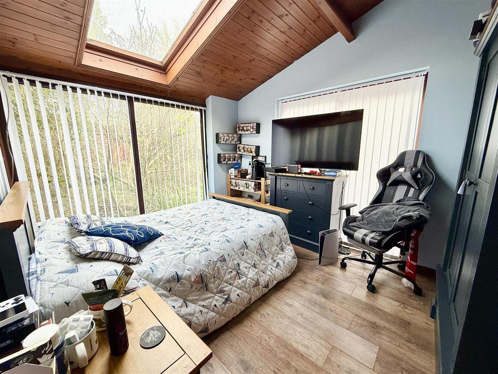Sitting room / ground floor bedroom