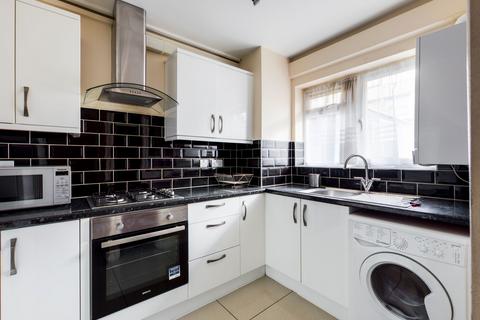 4 bedroom flat to rent, Mace Street, London E2