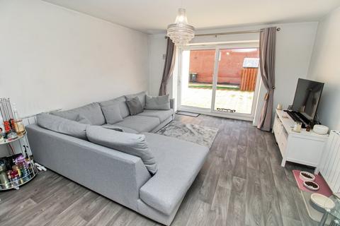 2 bedroom apartment for sale, Harrow Close, Bedford, MK42