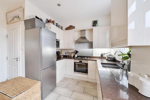 4 bedroom terraced house for sale, Lancaster Road, Willesden, NW10