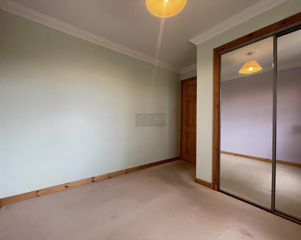 Bedroom 2b.JPG