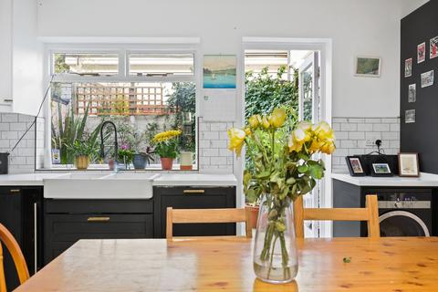 33a Kenmure Road, London, E8 1JU