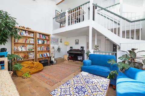 33a Kenmure Road, London, E8 1JU