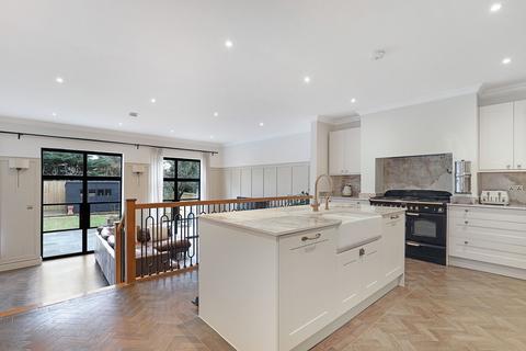 214 Forest Edge, Buckhurst Hill, IG9 5AF