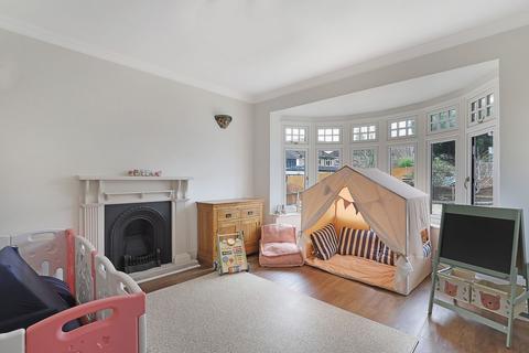 214 Forest Edge, Buckhurst Hill, IG9 5AF
