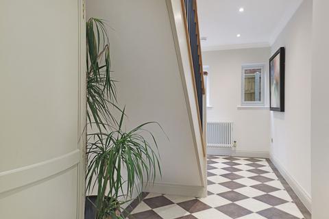 214 Forest Edge, Buckhurst Hill, IG9 5AF