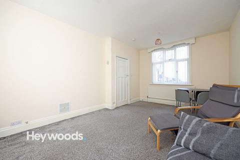 3 bedroom townhouse to rent, Wesley Place, Newcastle-under-Lyme