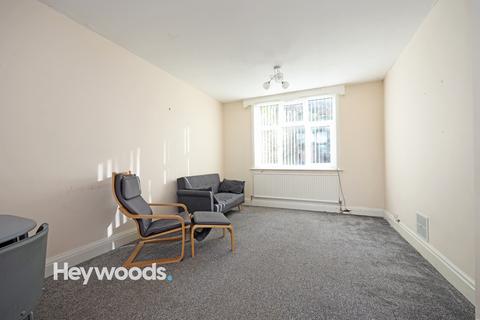 3 bedroom townhouse to rent, Wesley Place, Newcastle-under-Lyme