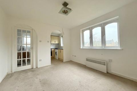 Studio to rent - Southwold Road, Watford, WD24