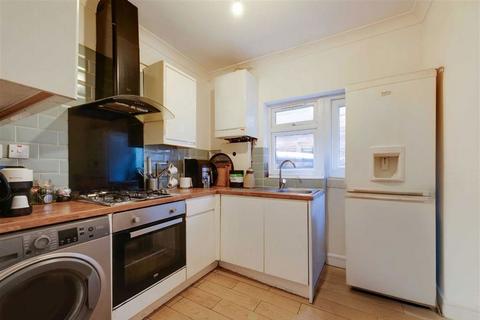 2 bedroom flat for sale, Larch Road, London NW2