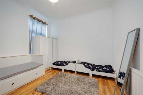 2 bedroom flat for sale, Larch Road, London NW2