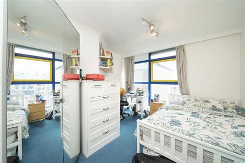 3 bedroom flat for sale, Sweden Gate, London SE16