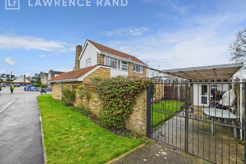 4 bedroom detached house for sale, Fairacres, Ruislip, Middlesex, HA4