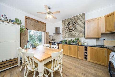 1 bedroom flat for sale, Kingston Road, Teddington TW11