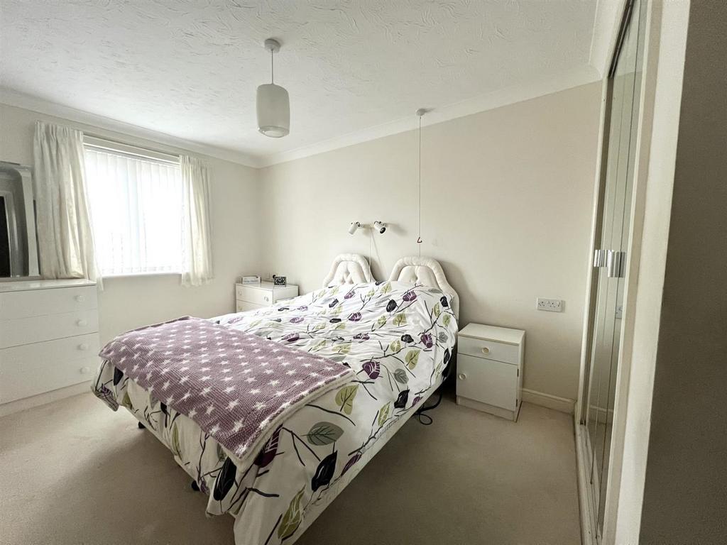 Bedroom 1.jpg