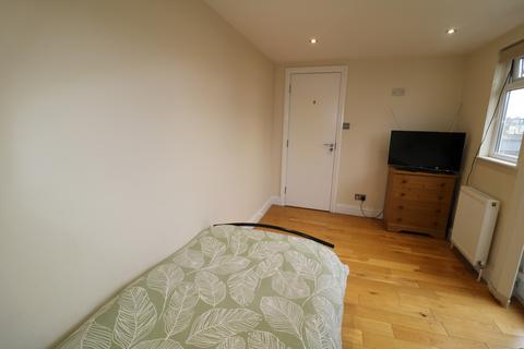 1 bedroom terraced house to rent, Arngask Road, London SE6