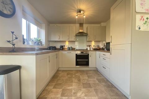 4 bedroom detached house for sale, Millfields Drive, Scarborough