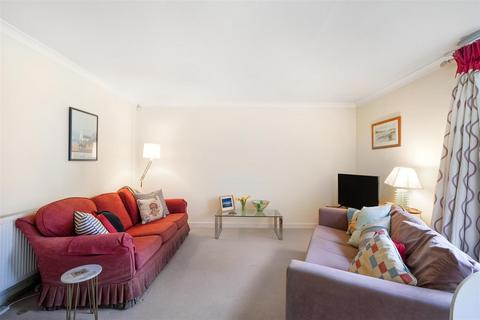 3 bedroom flat for sale, Carlton Drive, Putney