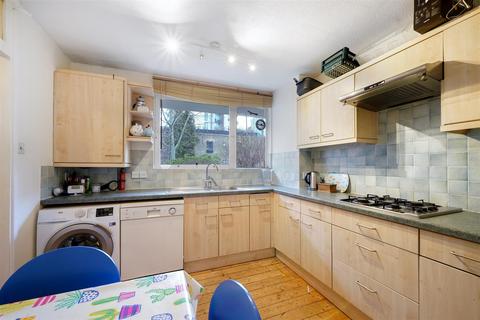 3 bedroom flat for sale, Carlton Drive, Putney