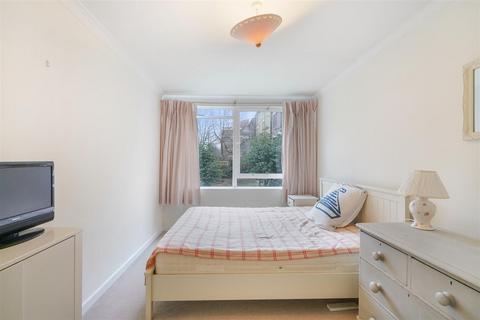 3 bedroom flat for sale, Carlton Drive, Putney