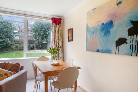 3 bedroom flat for sale, Carlton Drive, Putney