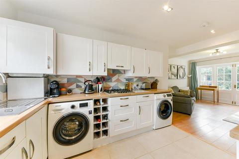 1 bedroom flat for sale, Downside, Epsom