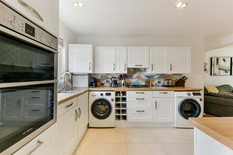 1 bedroom flat for sale, Downside, Epsom