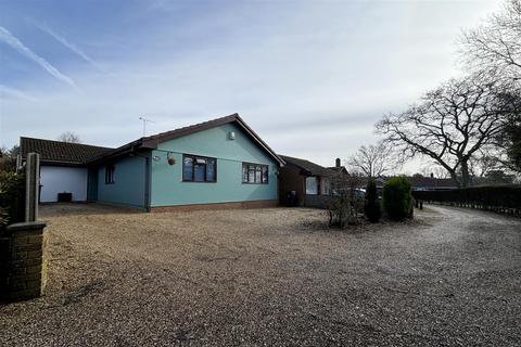 3 bedroom detached bungalow for sale, Noon Hill Drive, Verwood