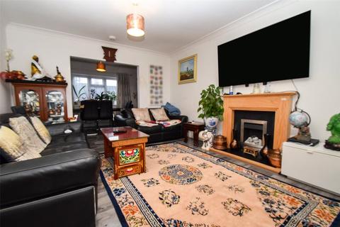 3 bedroom detached house for sale, Manor Park Drive, Hart GU46