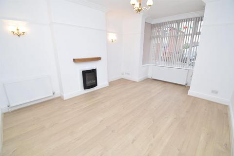 3 bedroom end of terrace house to rent, Bromley Mount, Wakefield WF1