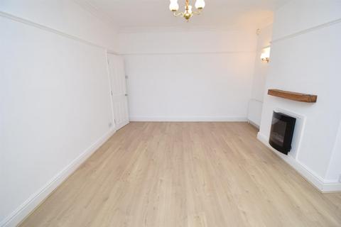 3 bedroom end of terrace house to rent, Bromley Mount, Wakefield WF1