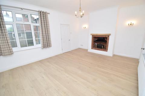 3 bedroom end of terrace house to rent, Bromley Mount, Wakefield WF1