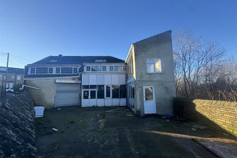 Property to rent, Farnham Road, Bradford BD7