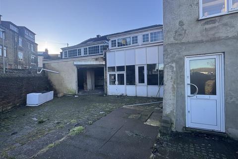 Property to rent, Farnham Road, Bradford BD7
