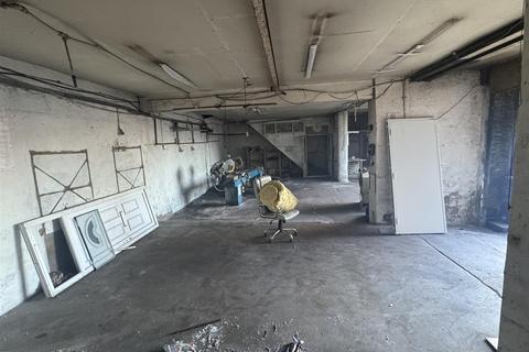 Property to rent, Farnham Road, Bradford BD7