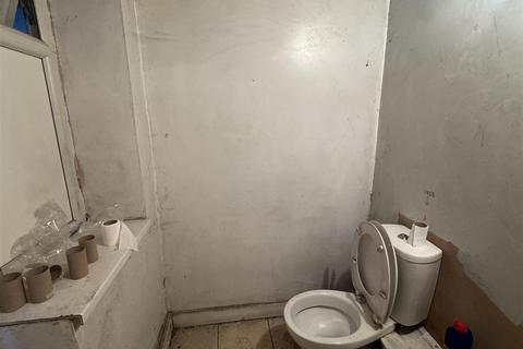 Property to rent, Farnham Road, Bradford BD7