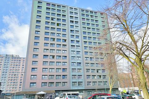 2 bedroom flat for sale, Ratcliffe Towers, Hillgate