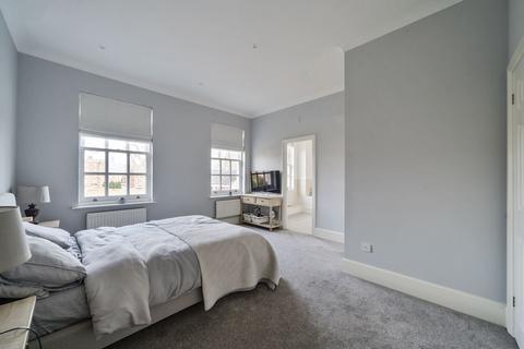 undefined, Peninsula Square, Hampshire SO23