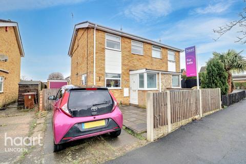 2 bedroom semi-detached house for sale, Renfrew Close, Lincoln