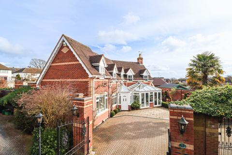 5 bedroom detached house for sale, Gordons Walk, Harpenden, Hertfordshire, AL5